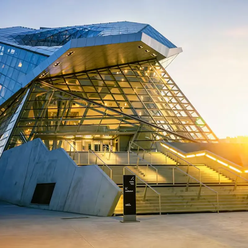 طراحی و اجرای سازههای صنعتی و شهری